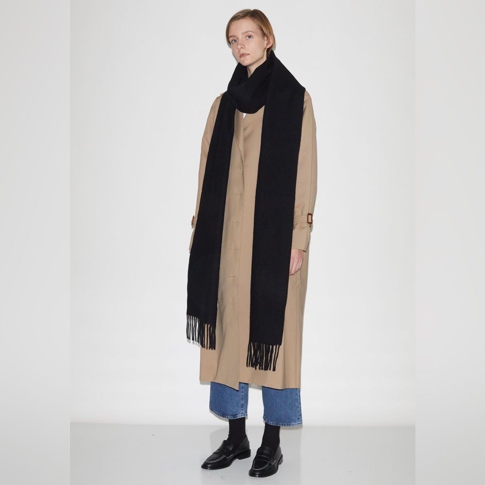 Toteme black Bova scarf